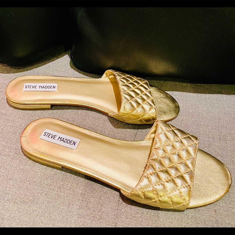 NEW STEVE MADDEN GOLD QUITED LEATHER SANDALS